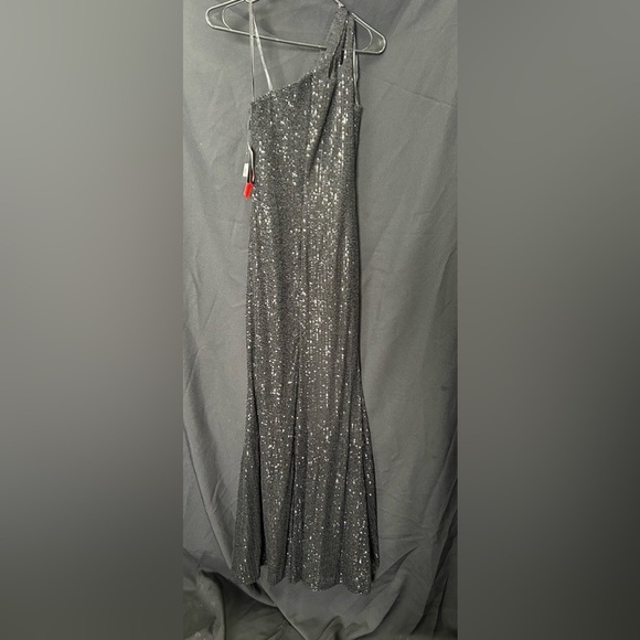 IEENA FOR MAC DUGGAL 42029 NWT Sequined Strappy One Shoulder Column Gown - Picture 5 of 7